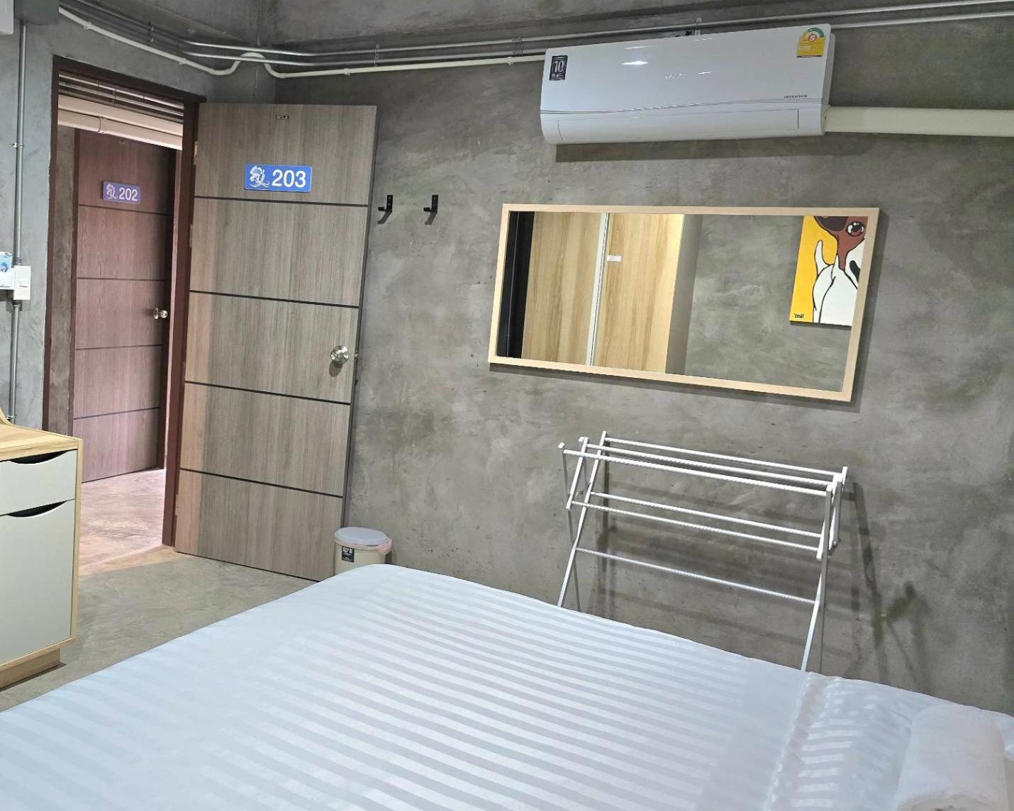 Captain Joe Cafe & Hostel هوا هين المظهر الخارجي الصورة